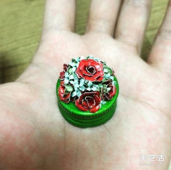 Bottle cap Iron Man handmade metal bottle cap DIY with super dexterity