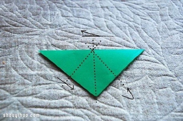 Illustration of how to fold a three-dimensional four-leaf clover, simple handmade origami four-leaf clover