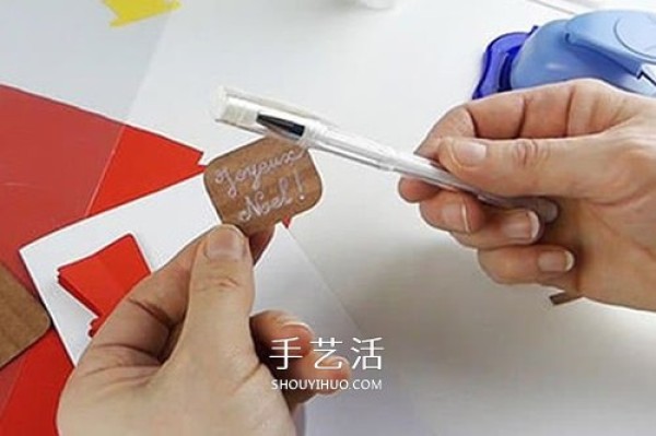 The method of making a snowman greeting card for the Spring Festival can also be used as a Christmas and New Year greeting card