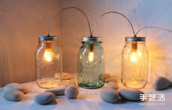 Use glass jar waste to make a small Christmas romantic mood lamp