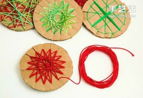 Stars wrapped around corrugated paper to make beautiful handmade pendants