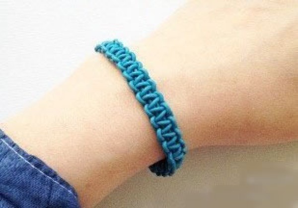 Tutorial on beautiful hand-woven bracelets with wires