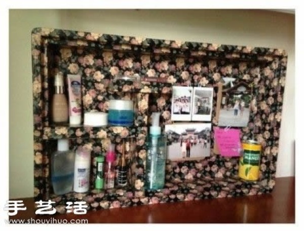 Use discarded foam boxes to make a classical style cosmetics storage rack