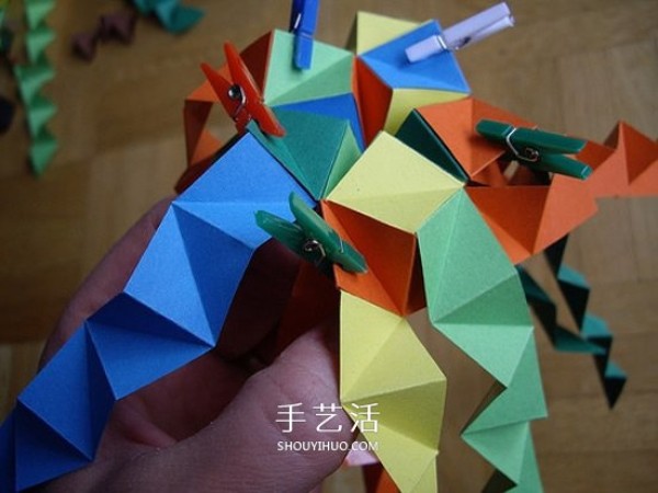 The steps of folding a paper ball and the picture of the detailed steps of origami balls