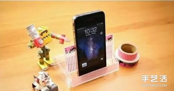 Tape box waste is made into a useful mobile phone holder by small production