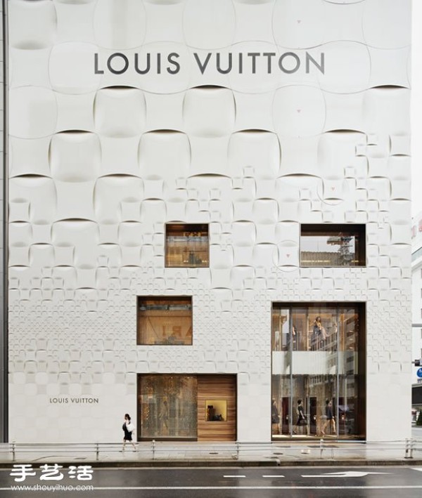 Architectural exterior design of fashion brand LV Tokyo Ginza store