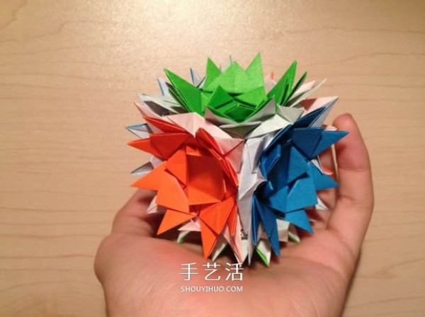 How to fold a three-dimensional combination of thorn balls and an origami illustration of a thorny flower ball