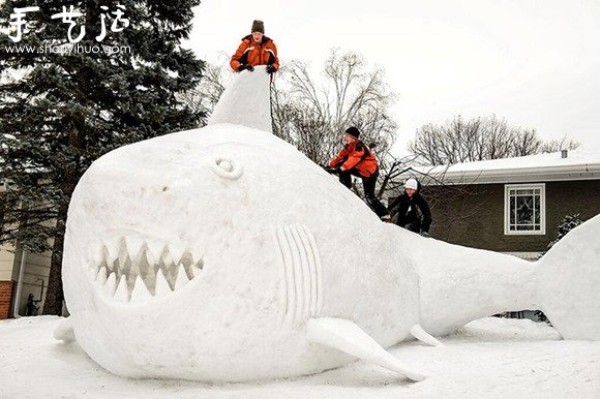 A 20-foot-tall shark that took 95 hours to DIY