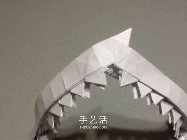 The origami method of shark mouth, step by step diagram of how to fold the sharks mouth