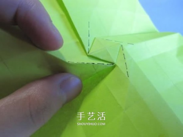 The origami illustration of the original paper rose is very detailed