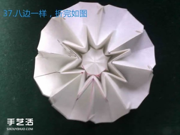 Three methods of origami with an eight-petaled flower, illustrated with a step-by-step diagram of the folding of an eight-petaled flower