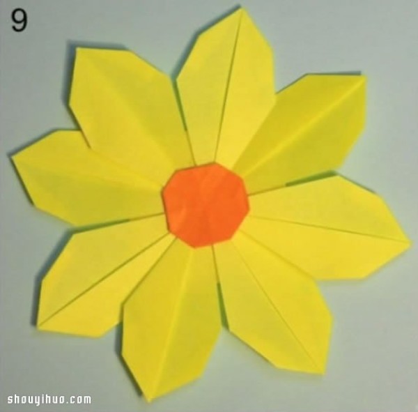 Illustrated tutorial on how to fold origami sunflowers with small yellow flowers in full bloom