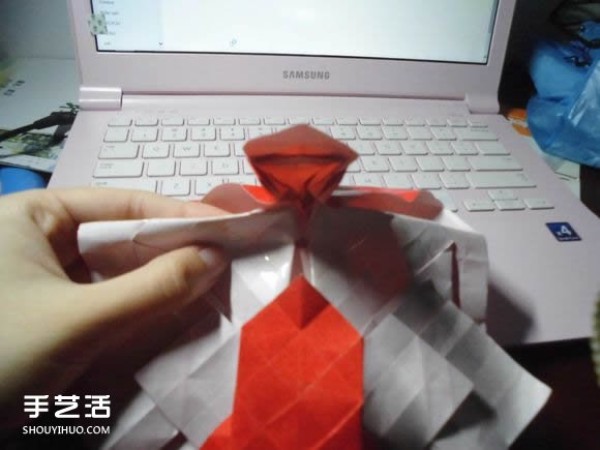 Kissing Fish Origami Illustration of the Super Complex Heart Folding Process