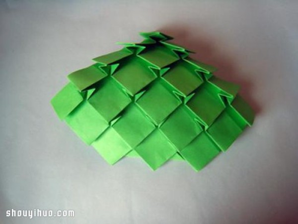 One piece of paper origami three-dimensional Christmas tree handmade DIY illustrated tutorial