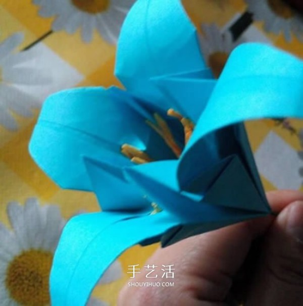 How to Fold Lily Flowers Illustrated Tutorial Process Steps of Origami Lily