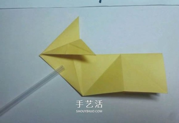 The detailed origami illustration process will teach you how to fold a three-dimensional rabbit