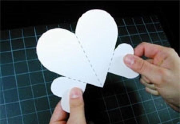 How to make simple love cards and make homemade three-dimensional love cards with illustrations