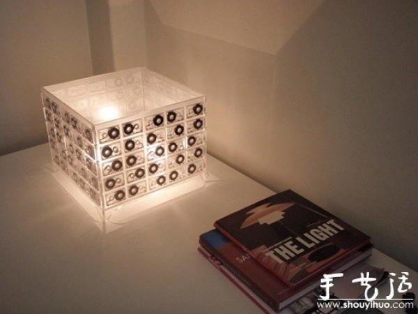 DIY desk lamp using discarded tapes