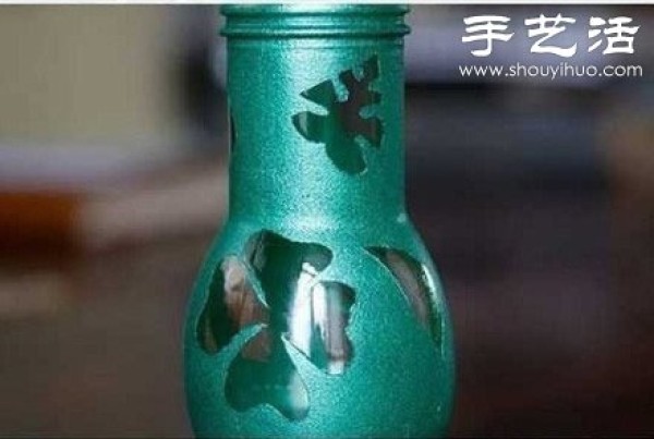 Glass bottles are turned into treasures and handmade exquisite vases