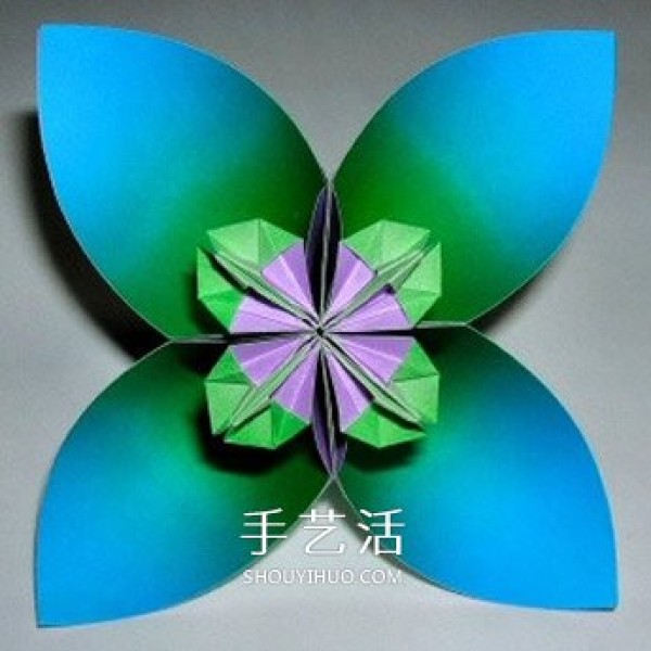 Illustration of the origami method of six four-petal flowers combined into beautiful flower balls