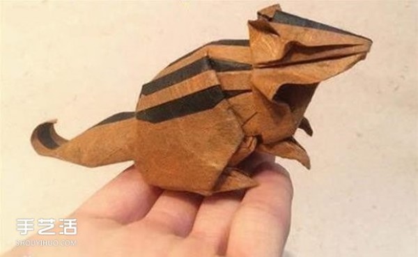 The origami method of the complex chipmunk, the detailed explanation of the origami chipmunk