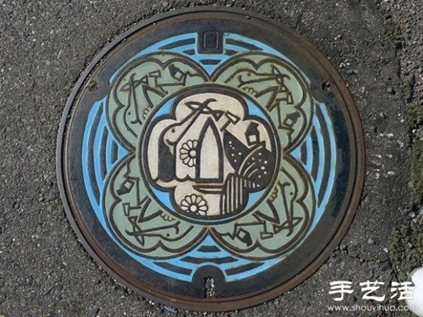 Japanese street creative manhole cover DIY design