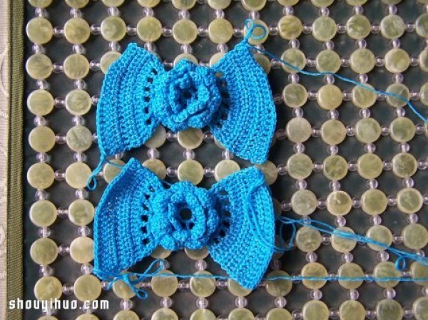 Illustrated tutorial on crocheting sandals with detailed steps