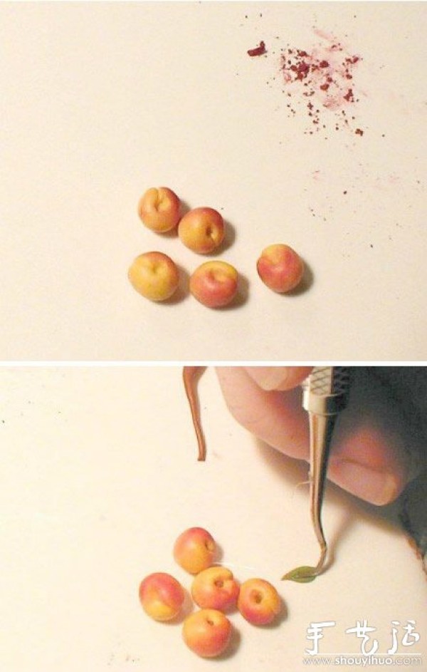 Tutorial on making miniature peaches from clay