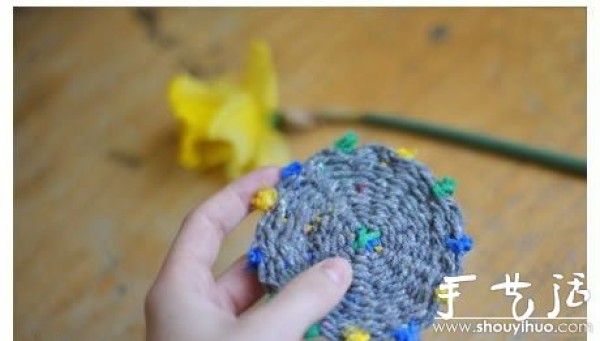 Hand-woven method of round coasters