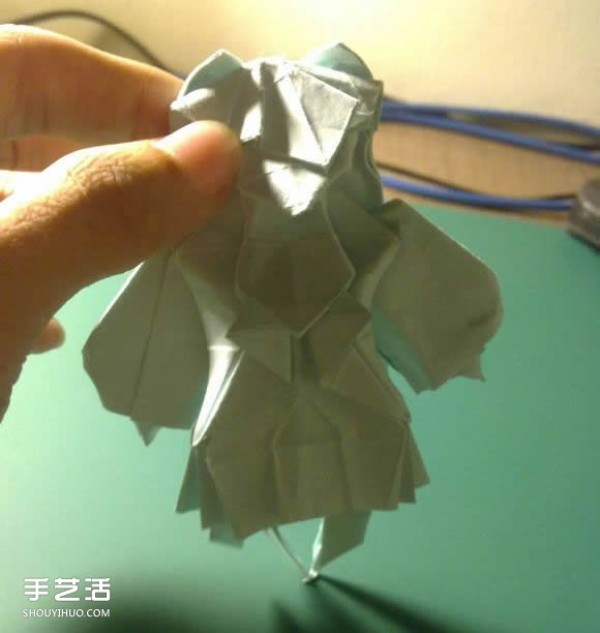 Detailed illustration of the folding process of Hatsune Miku origami