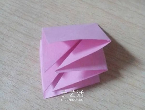 Six-petal lily origami illustration, tutorial on how to make origami six-petal lily