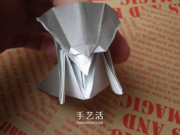 Illustrations of how to fold a cute puppy. Step-by-step pictures of origami puppies.