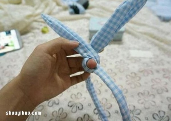 Tools for Cuteness: Illustrated Tutorial on How to Make Cute Rabbit Ears