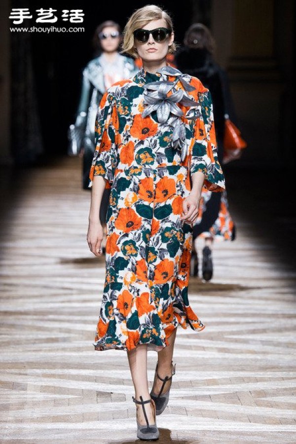 The 2014 autumn and winter clothing series breaks the dullness of autumn and winter, and a hundred flowers bloom