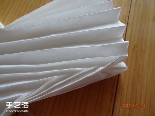 Illustration of the folding method of the paper crane. Tutorial on the method of folding the crane by hand