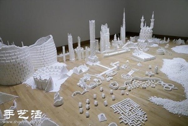 More than 500,000 sugar cubes DIY a fantasy future city model