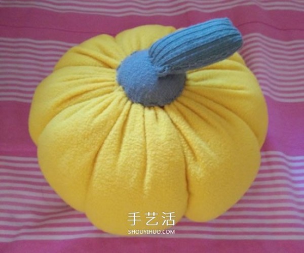 Old clothes are transformed into pumpkin pillows and handmade fabric pumpkin pillows are made