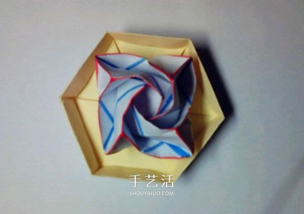 Illustration of folding method of beautiful four-cornered rose transformed from Fukuyama rose