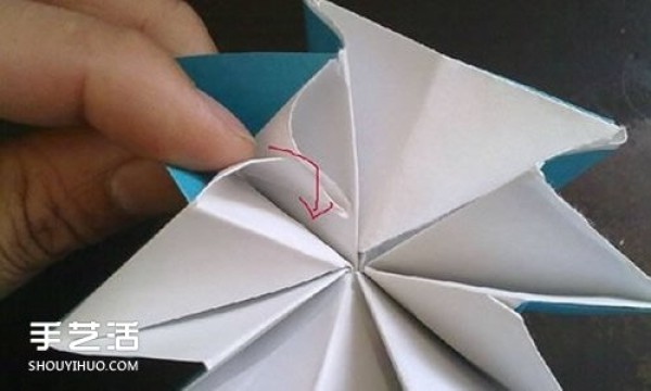 Origami carnation step by step illustration, the folding method of carnation is simple and easy to learn