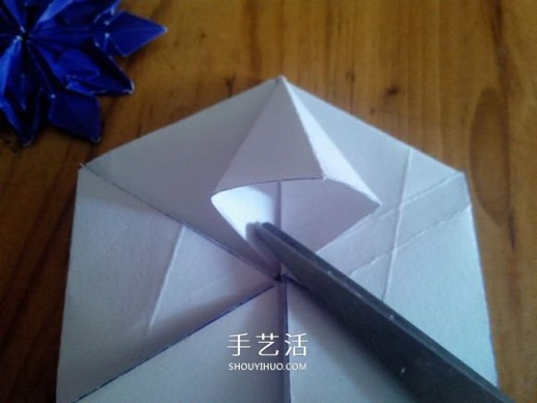 3D three-dimensional snowflake origami illustration, how to fold complex and exquisite snowflakes