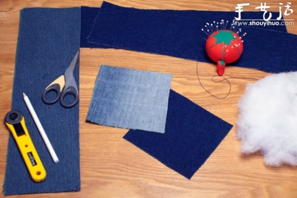 Tutorial on how to repurpose old jeans into patchwork cushions or cushions