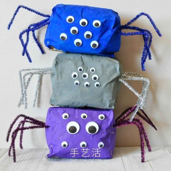 Tutorial for kindergarten to make Halloween mutant spiders by hand using paper bags