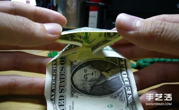 Illustration of the origami method of folding a dollar heart into a dollar bill