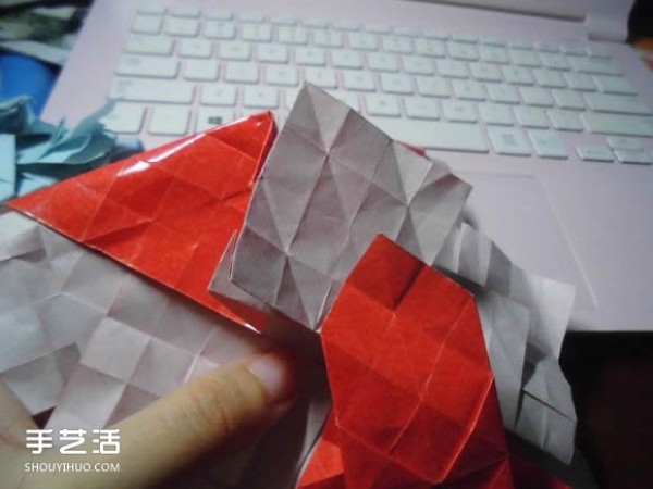 Kissing Fish Origami Illustration of the Super Complex Heart Folding Process