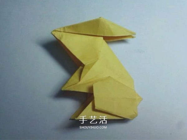 The detailed origami illustration process will teach you how to fold a three-dimensional rabbit