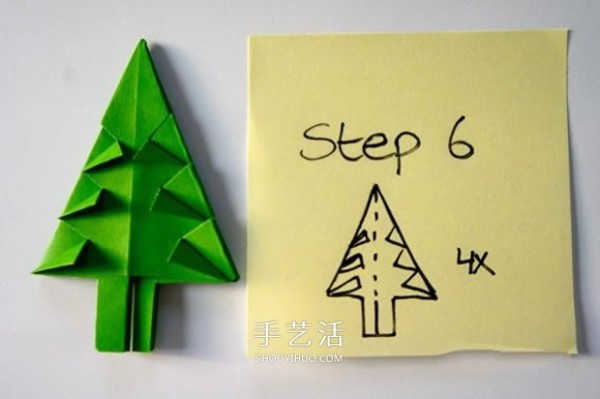 How to fold a three-dimensional Christmas tree, illustration of how to fold a three-dimensional Christmas tree for children