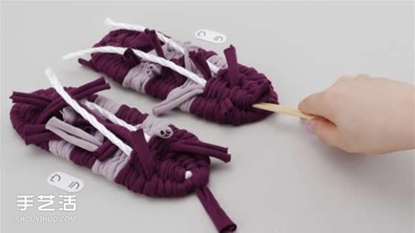 How to knit flip-flops with illustrations and steps of knitting flip-flops from strips of fabric