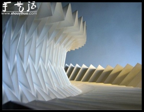 Appreciation of geometric three-dimensional origami works