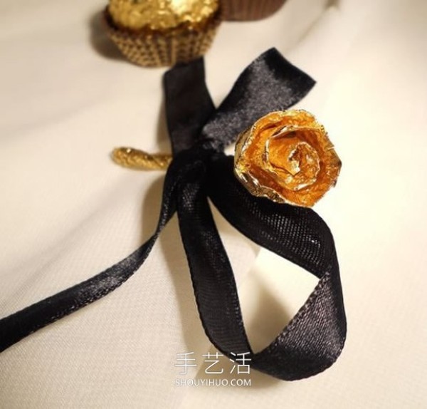 Tutorial on how to make hand-made golden roses from chocolate wrapping paper