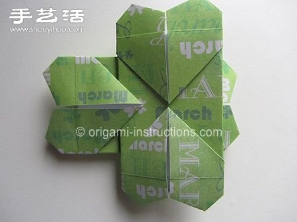 Two pieces of paper origami four-leaf clover Illustrated tutorial on how to fold a four-leaf clover